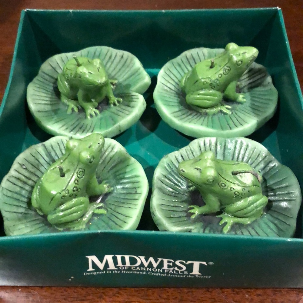 Adorable floating candles frogs on lily pad set of 4